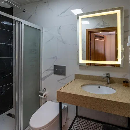 T-square Otel 2*