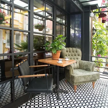 T-square 2* Stambuł